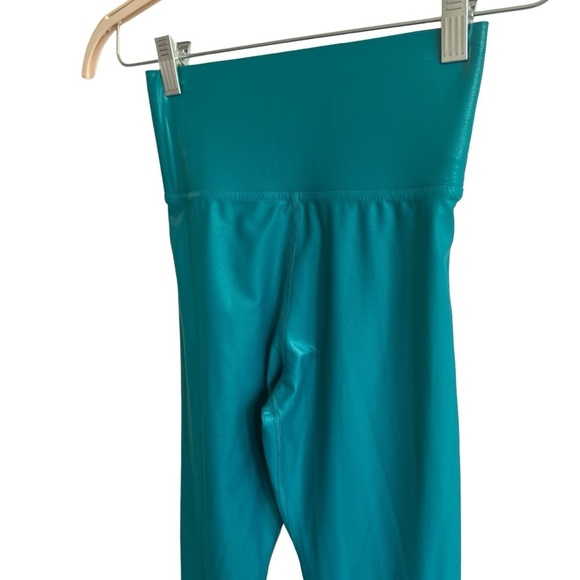 Carbon38 High Rise 7/8 Legging in Takara Shine, Slushy, Size XS - Picture 4 of 7